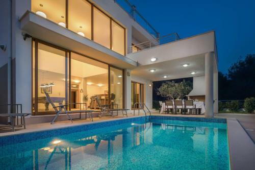 Extra Large Beachfront Luxury Villa