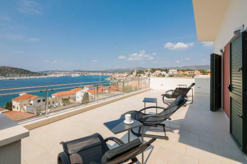 Extra Large Beachfront Luxury Villa
