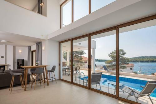 Extra Large Beachfront Luxury Villa