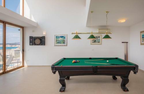 Extra Large Beachfront Luxury Villa