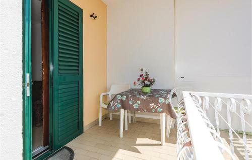 Two-bedroom Apartment In Rogoznica