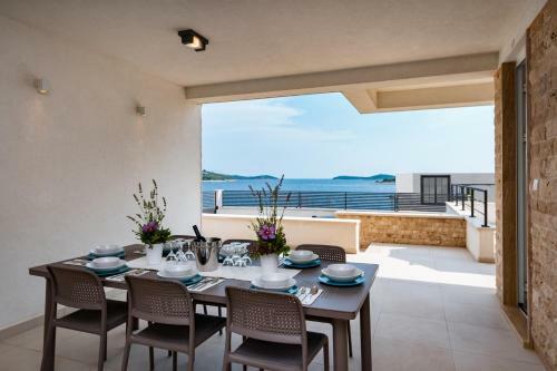 Villa White Marble