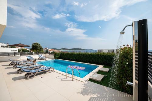Villa White Marble