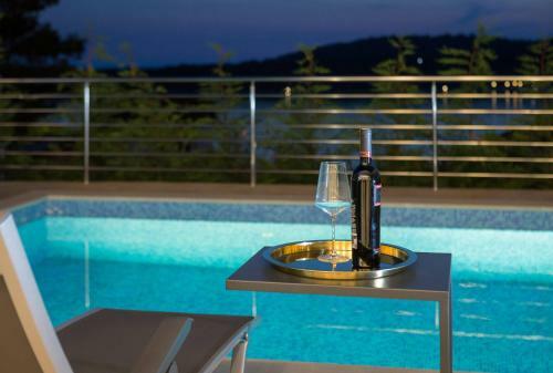 Seafront Luxury Private Villa With Hotel Service