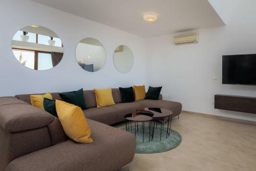 Seafront Luxury Private Villa With Hotel Service