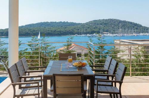 Seafront Luxury Private Villa With Hotel Service