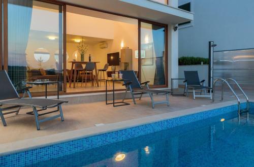 Seafront Luxury Private Villa With Hotel Service