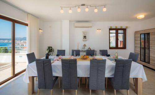 Seafront Luxury Private Villa With Hotel Service