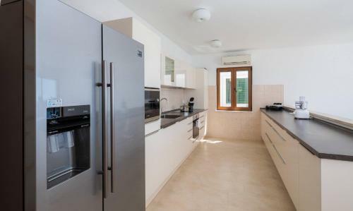 Seafront Luxury Private Villa With Hotel Service