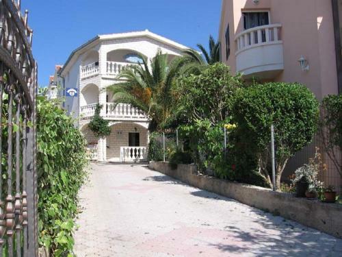Apartments Lias 2 - With Restaurant