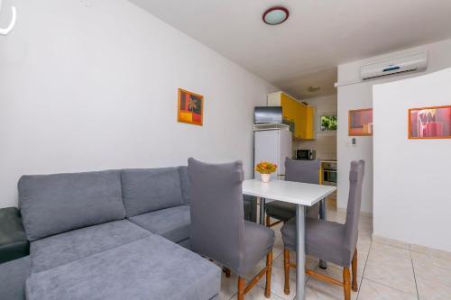 Apartments Mitar
