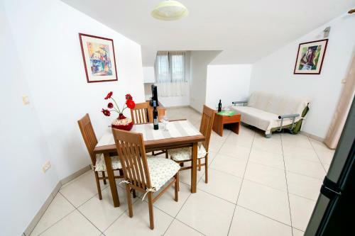 Apartments Milar
