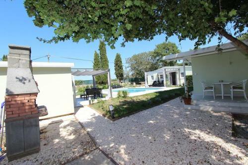 Apartments Donna With Swimming Pool