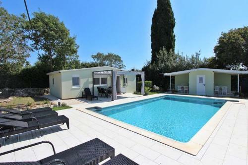 Apartments Donna With Swimming Pool
