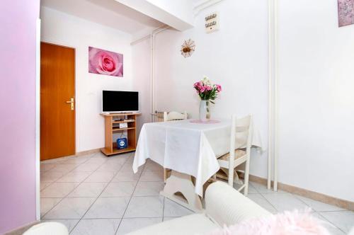 Hostal Apartment And Room Josip 2070