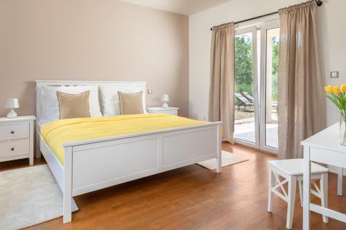 Rudina Villa Sleeps 10 With Pool Air Con And Wifi
