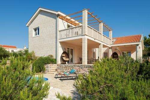 Rudina Villa Sleeps 10 With Pool Air Con And Wifi