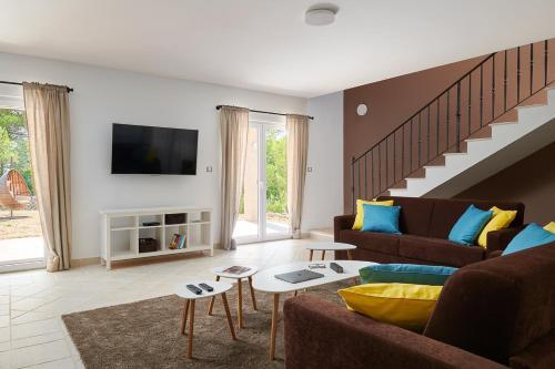 Rudina Villa Sleeps 10 With Pool Air Con And Wifi