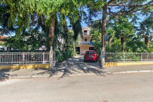 Hostal Gino House With Apartments
