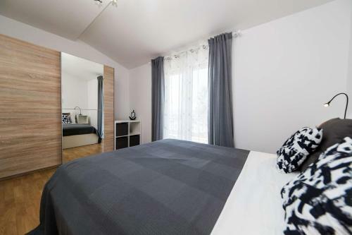 Apartamentos Rebic Selce With Sea View