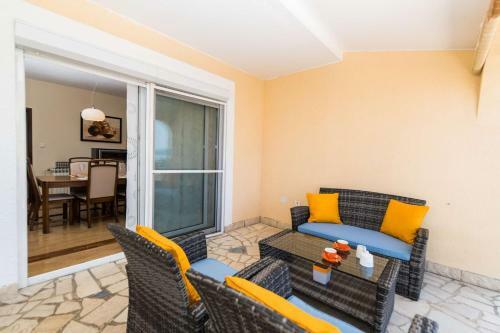 Apartamentos Rebic Selce With Sea View