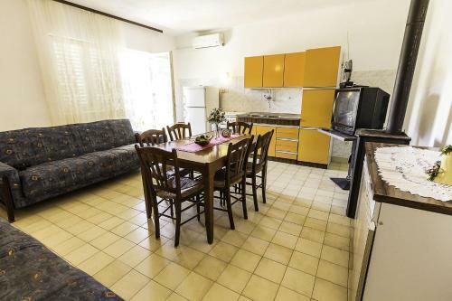 Apartment Sea View-7m From Beach
