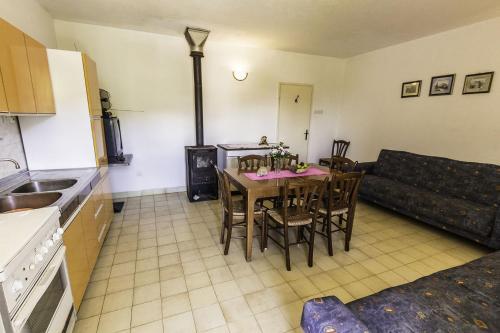 Apartment Sea View-7m From Beach