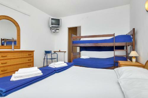 Hostal Rooms Ana - 5 M From Beach