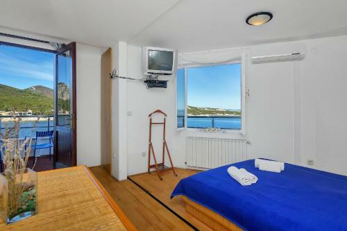 Hostal Rooms Ana - 5 M From Beach