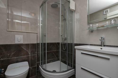 Hostal Rooms Ana - 5 M From Beach
