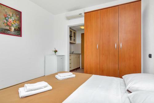 Apartments Nikola 5m From Beach