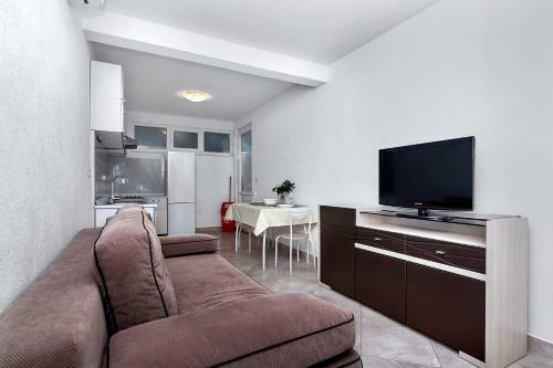 Apartments Nikola 5m From Beach