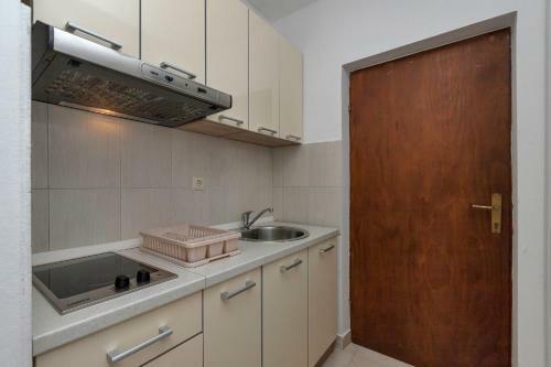 Apartments Nikola 5m From Beach