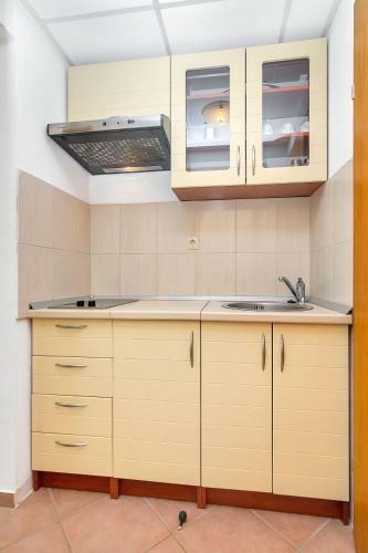 Apartments Nikola 5m From Beach