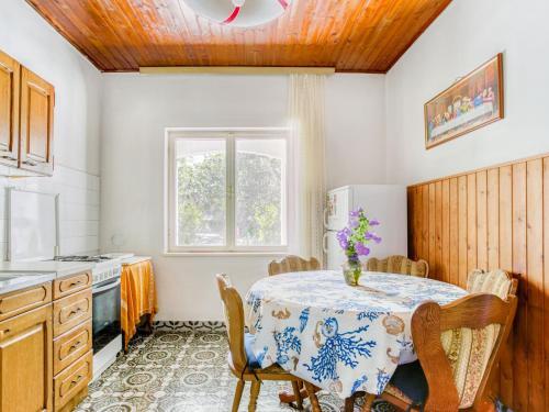Simplistic Apartment In ?ibenik Near Sea Beach