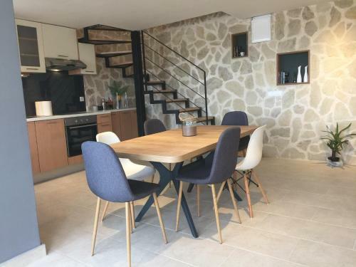 Holiday Home With Pool Tare