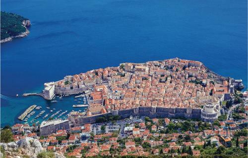 Three-bedroom Apartment In Sipanska Luka