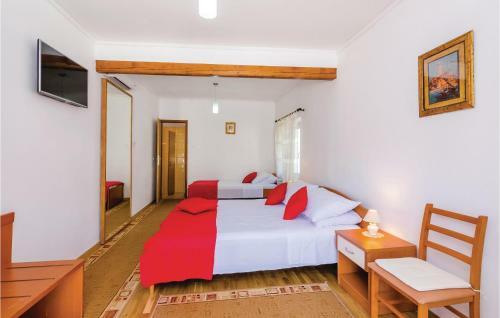 Three-bedroom Apartment In Sipanska Luka