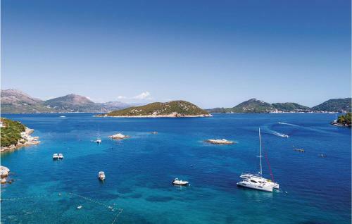 Three-bedroom Apartment In Sipanska Luka