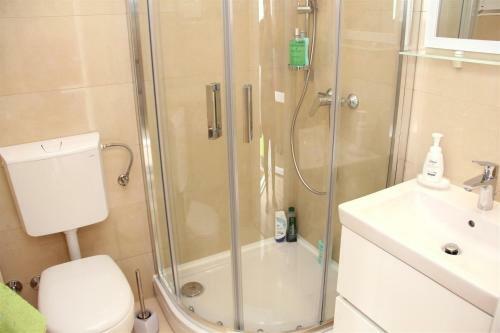 Apartments Ton-30m From Sea