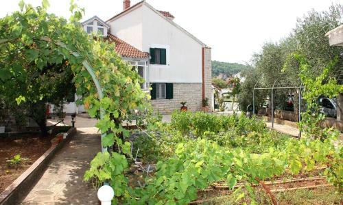 Apartments Ton-30m From Sea