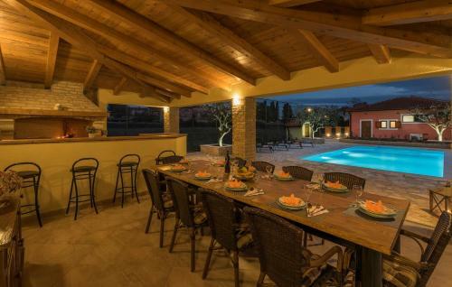 Spacious Villa Perkovic With Private Pool And Jacuzzi