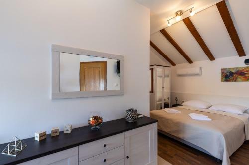 Apartments Lovorna