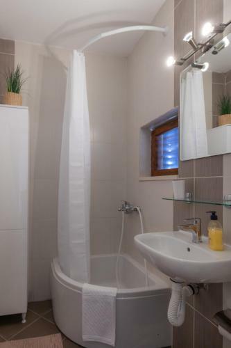 Apartments Lovorna
