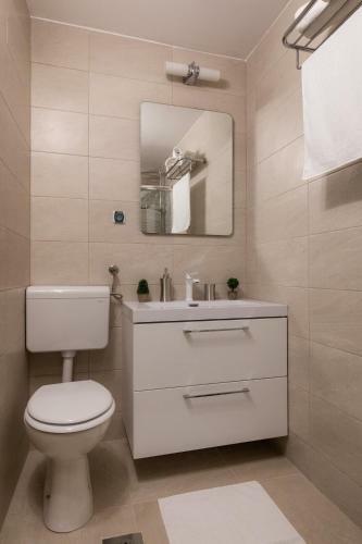 Apartments Lovorna