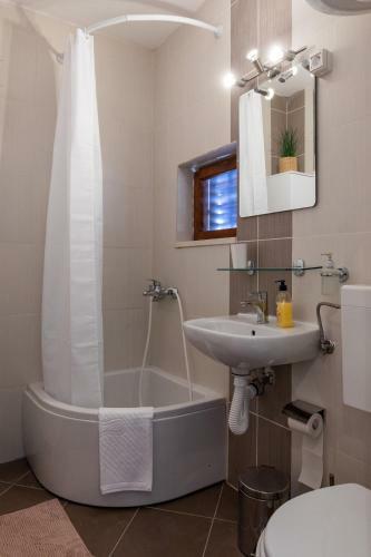 Apartments Lovorna