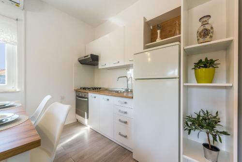 Holiday Home With Pool Barba