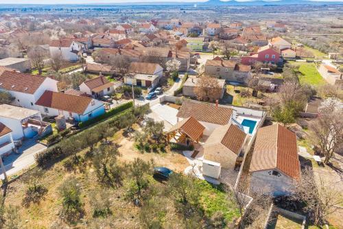 Holiday Home With Pool Barba