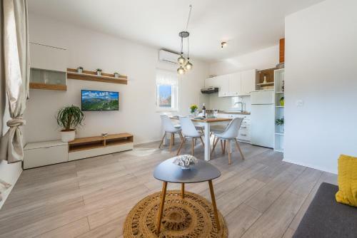 Holiday Home With Pool Barba