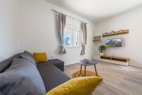Holiday Home With Pool Barba